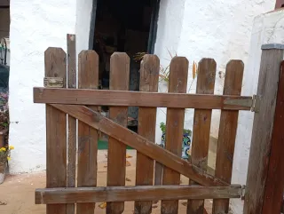 Valla de madera rústica