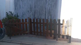 Valla de madera rústica