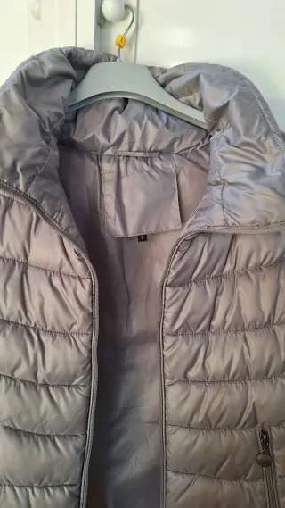 Chaleco acolchado gris