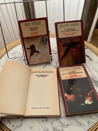 Cada libro contiene 2 títulos