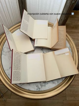 Cada libro contiene 2 títulos