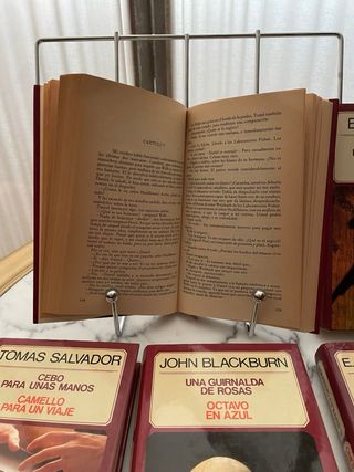 Cada libro contiene 2 títulos