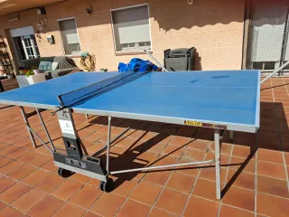 Mesa de ping pong plegable azul