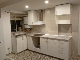 Monto puertas,cocinas,suelos madera-PVC 663483221