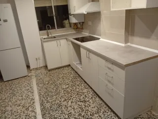 Monto puertas,cocinas,suelos madera-PVC 663483221