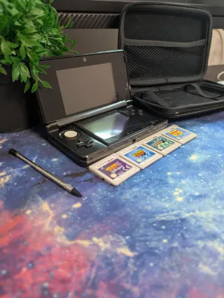 Nintendo 3DS Negra + 4 Juegos y funda