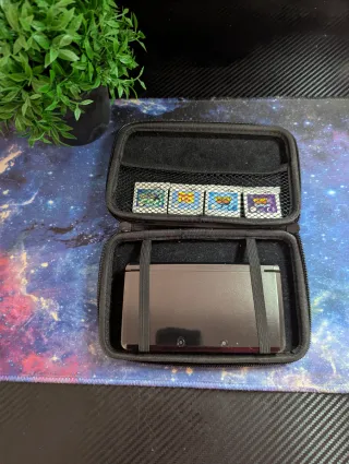 Nintendo 3DS Negra + 4 Juegos y funda