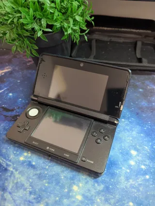 Nintendo 3DS Negra + 4 Juegos y funda