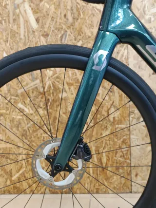 Scott Addict 10 eRide – Di2 12v – Full Carbon 2024