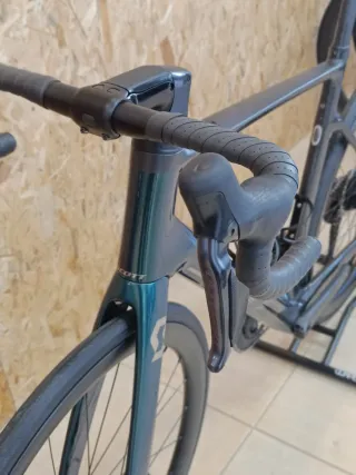 Scott Addict 10 eRide – Di2 12v – Full Carbon 2024