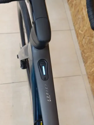 Scott Addict 10 eRide – Di2 12v – Full Carbon 2024