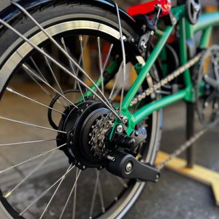 Brompton C-Line Eléctrica M4L Palm Green