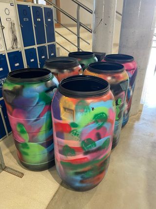 Barriles o bidones de 220L Plástico con Graffitis