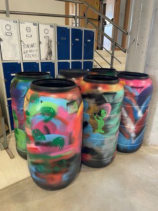 Barriles o bidones de 220L Plástico con Graffitis