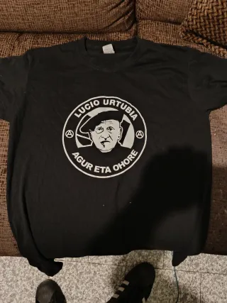 Izu gorria m Lucio Urtubia s EH m