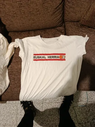 Izu gorria m Lucio Urtubia s EH m