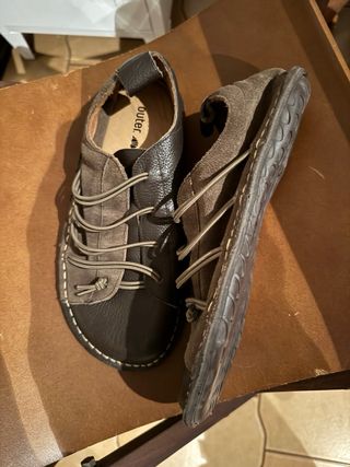 Zapatillas de piel marrón talla 40