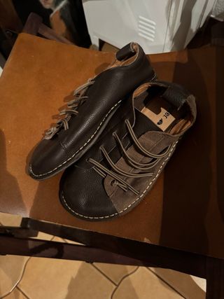 Zapatillas de piel marrón talla 40