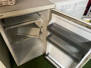 Congelador arcón y nevera pequeña