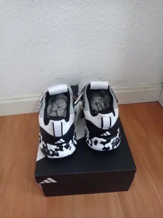 Zapatillas Adidas Blancas y Negras