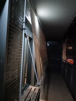 Toldo blanco para balcón