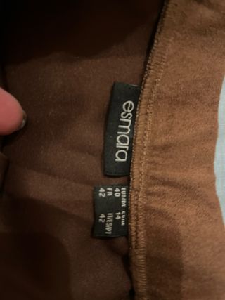 Falda marrón con botones