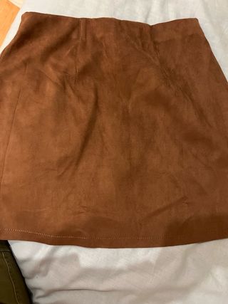 Falda marrón con botones