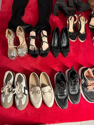 24 pares de botas, Bambas, sandalias y tacones.