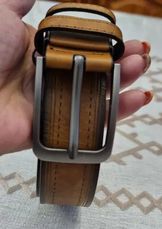 Cintura in pelle PU marrone da uomo