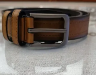 Cintura in pelle PU marrone da uomo