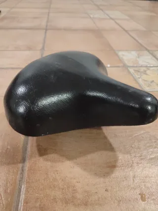 Sillín de bicicleta negro