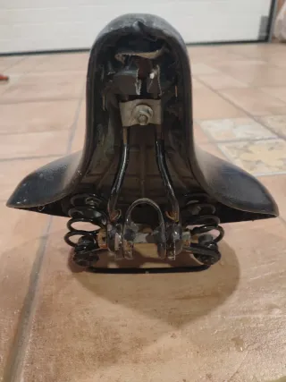 Sillín de bicicleta negro