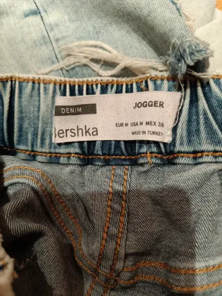 Pantalones vaqueros Bershka desgastados