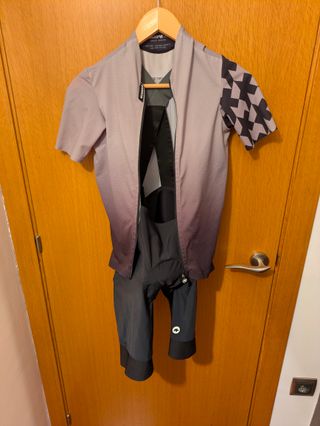 Conjunto ASSOS talla M