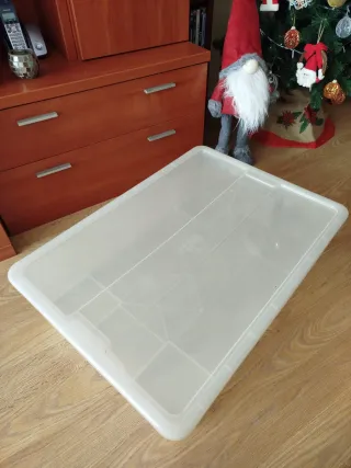 Caja de plástico transparente con tapa