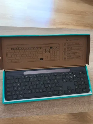 Teclado Logitech Signature Slim Solar K980