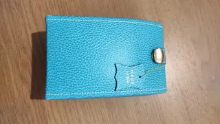 Joyero de piel azul con cierre dorado a estrenar.