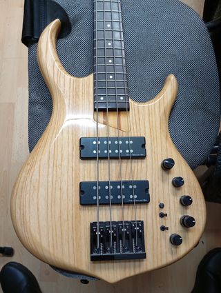 Bajo Marcus Miller M5