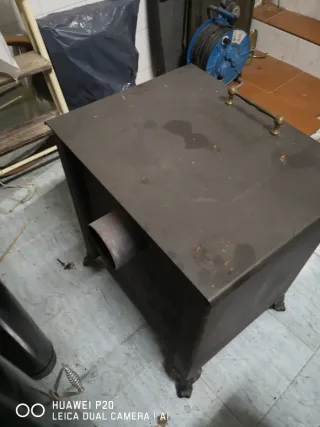 Estufa de leña metálica