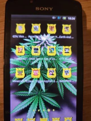 Sony Xperia Play + Accesorios