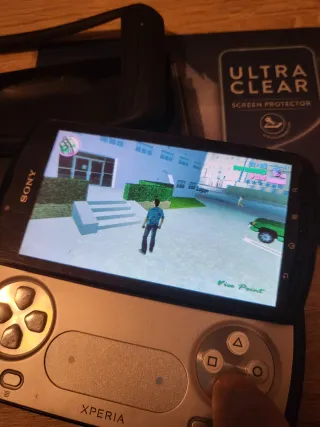 Sony Xperia Play + Accesorios