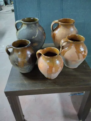 Cántaros de barro antiguos