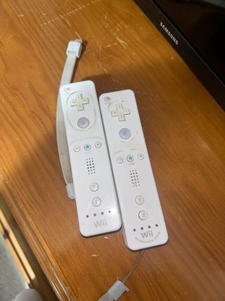 2 Mandos Wii MotionPlus (Nintendo)