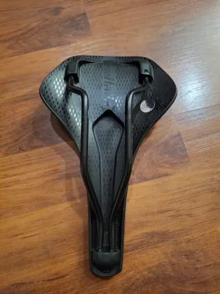 Sillín de bicicleta negro