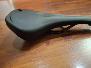 Sillín de bicicleta negro