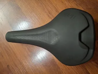 Sillín de bicicleta negro