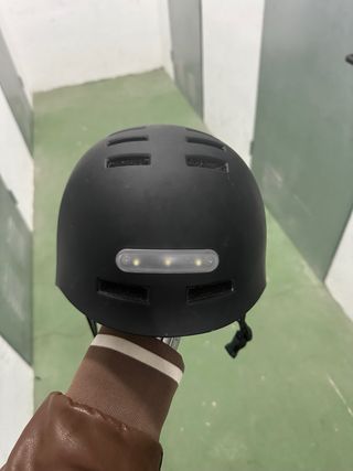 Casco patinete con luces LED talla L
