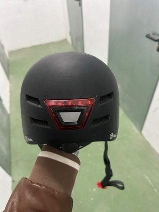 Casco patinete con luces LED talla L