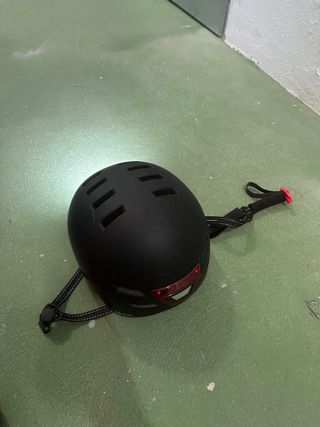 Casco patinete con luces LED talla L