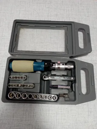 Juego de destornillador con puntas y vasos